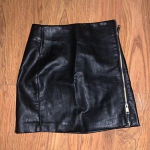 2/20 Vegan leather mini skirt